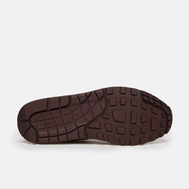NIKE -8