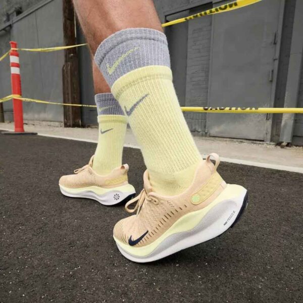 کفش دویدن  Nike مدل Infinity Run 4 - DR2665-200 - Image 9