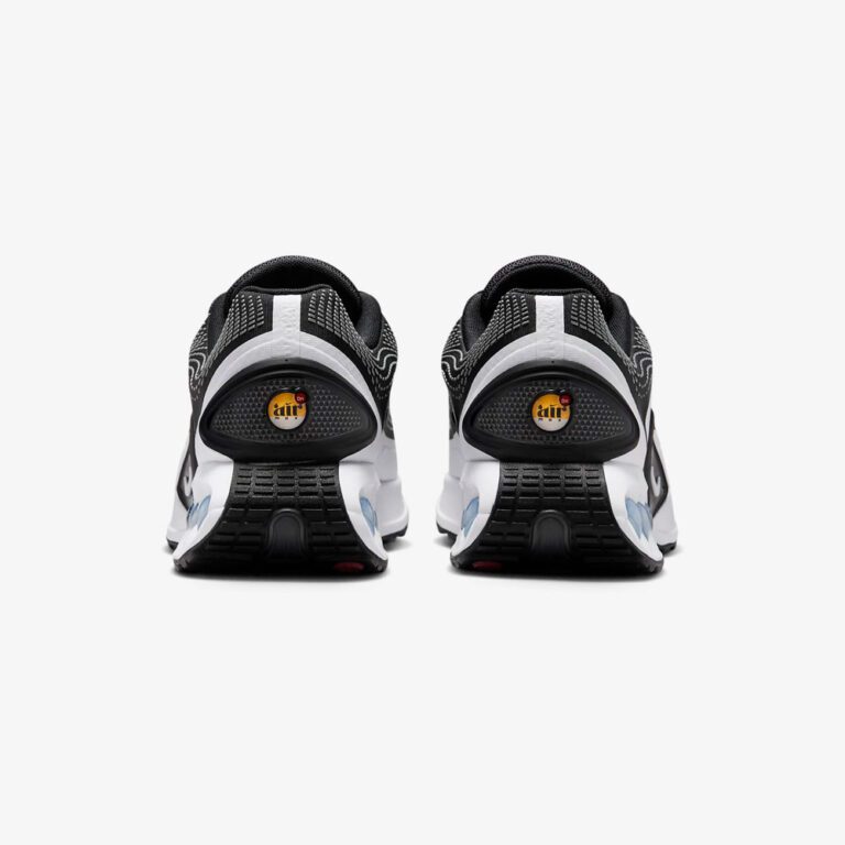کتونی اورجینال برند Nike مدل Air Max DN رنگ مشکی و سفید نمای پشتی