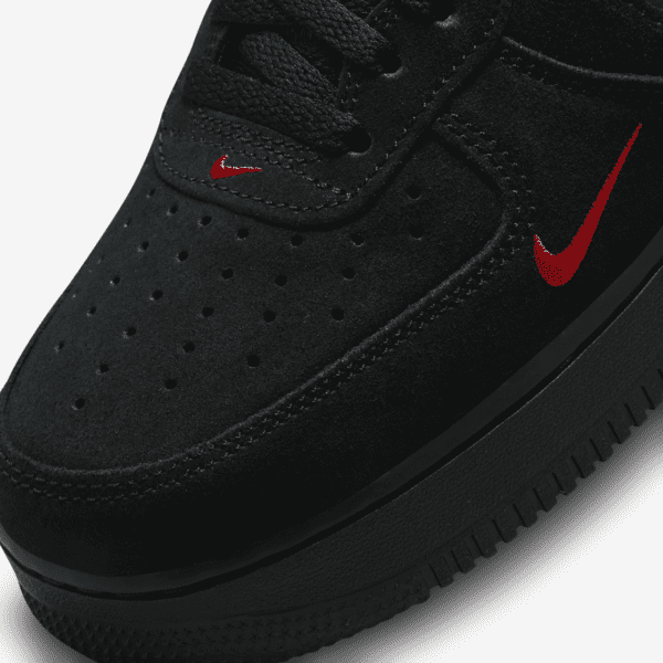 کتونی اورجینال برند Nike مدل Air Force 1 LV8 رنگ مشکی نمای جلو زبانه