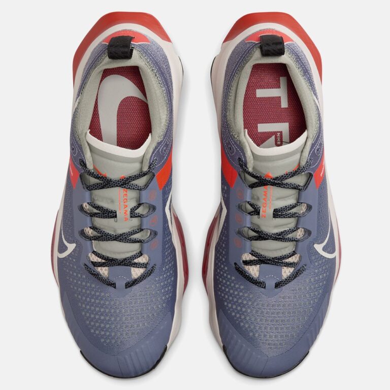 کفش دویدن طبیعت اورجینال برند Nike مدل Zegama Trail رنگ بنفش روشن سفید و قرمز نمای تمام قد
