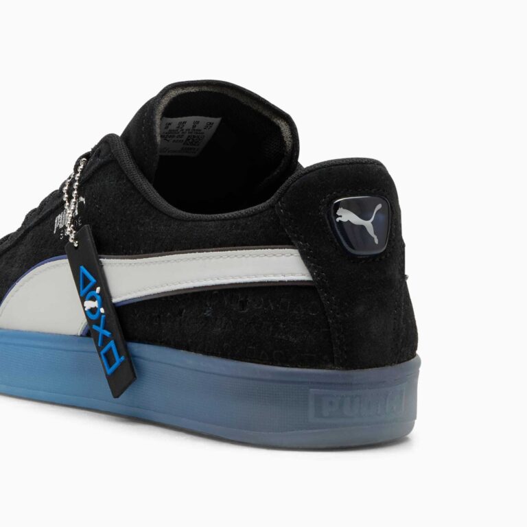 کتونی اورجینال همکاری برند Puma و Play Station مدل Suede از نمای نزدیک و از پشت