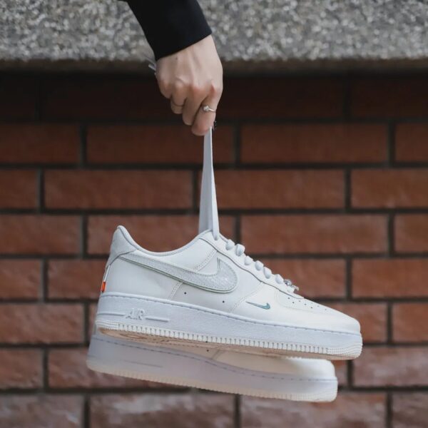 کتونی اورجینال برند Nike مدل Air Force 1 - FZ5052-131 - Image 9