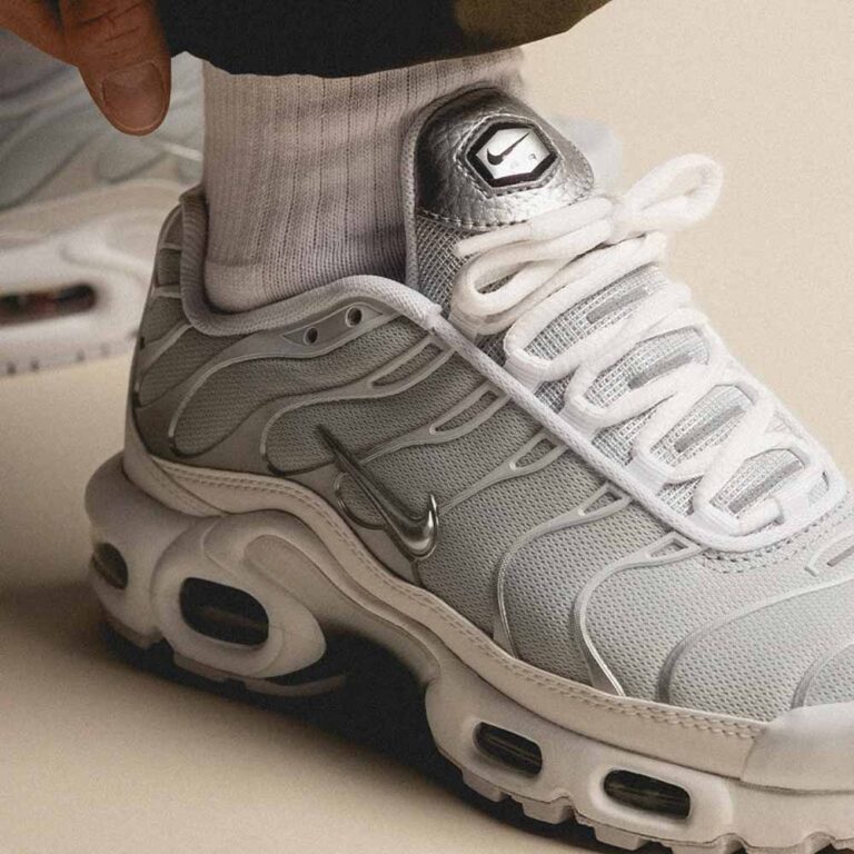 NIKE -8