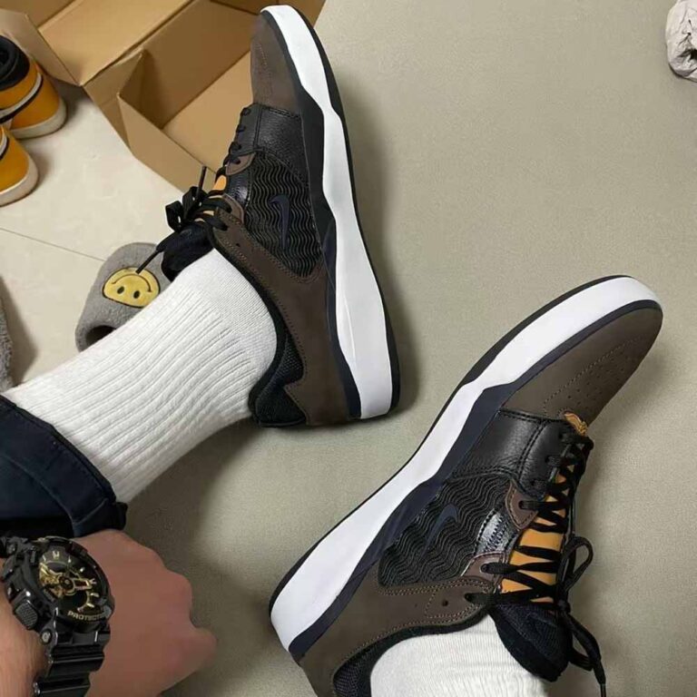 NIKE BROWN-10