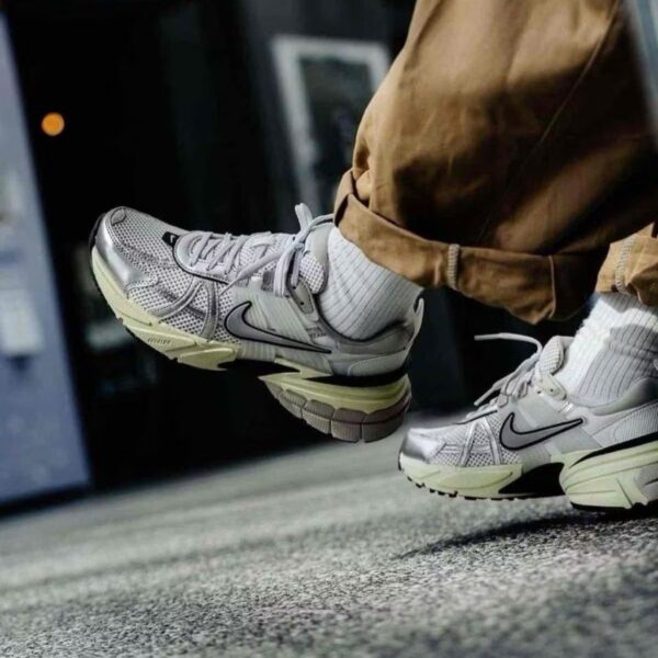 کتونی اورجینال برند Nike مدل V2K RUN - HJ4497-100 - Image 9