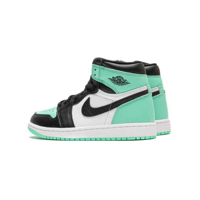 air-jordan-1-retro-high-og-white-black-green-glow-dz5485-130-footwear _ sneaker-packshots-60
