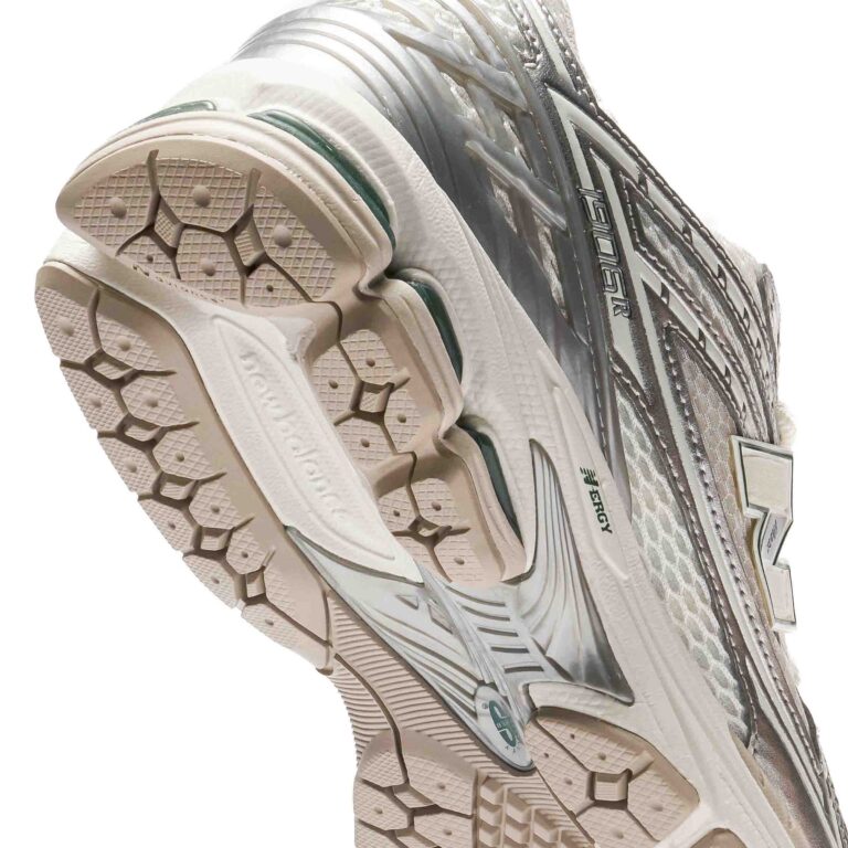 new-balance-m-1906-ree-silver-metalic-m1906ree-footwear _ sneaker-packshots-150