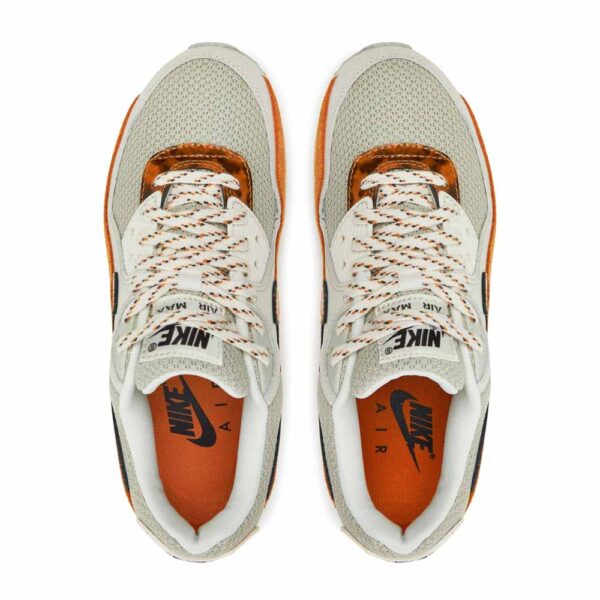 کتونی اورجینال برند Nike مدل Air Max 90 رنگ طوسی و نارنجی از نمای تمام قد