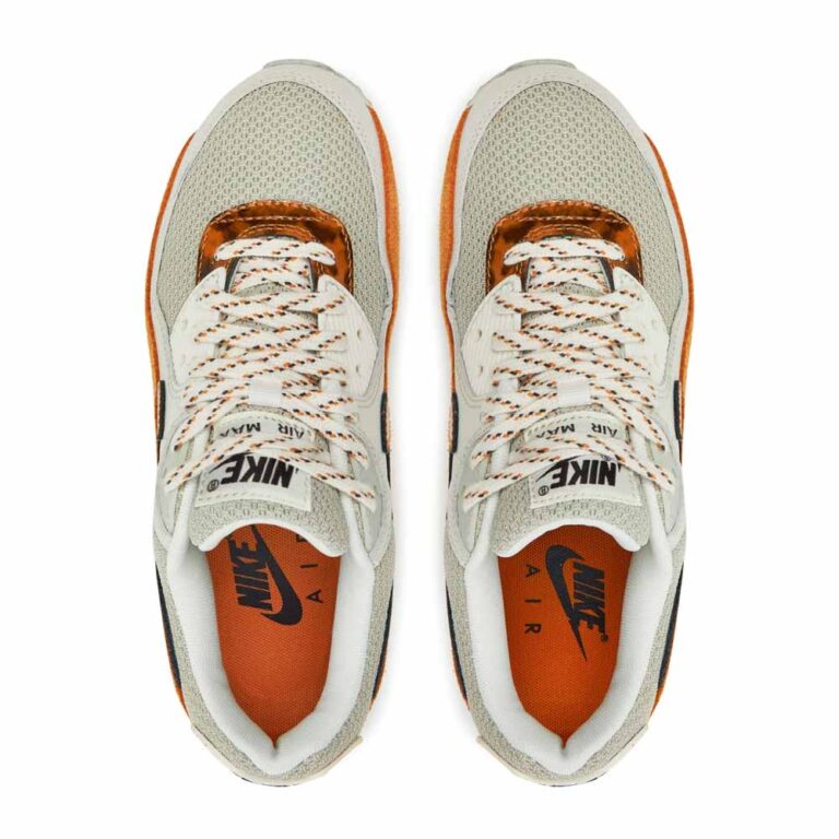 کتونی اورجینال برند Nike مدل Air Max 90 رنگ طوسی و نارنجی از نمای تمام قد