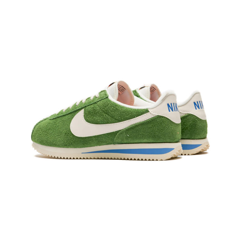 کتونی اورجینال برند Nike مدل Cortez رنگ سبز و سفید نمای پشت و بغل کفش