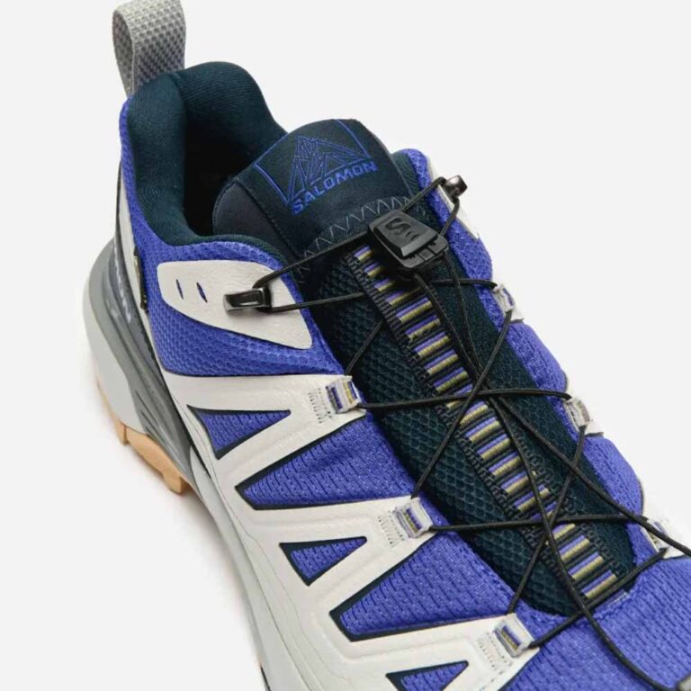 کفش دویدن طبیعت اورجینال برند Salomon مدل X Ultra 360 Edge Gore-Tex رنگ بنفش و طوسی نمای نزدیک از رویه کفش