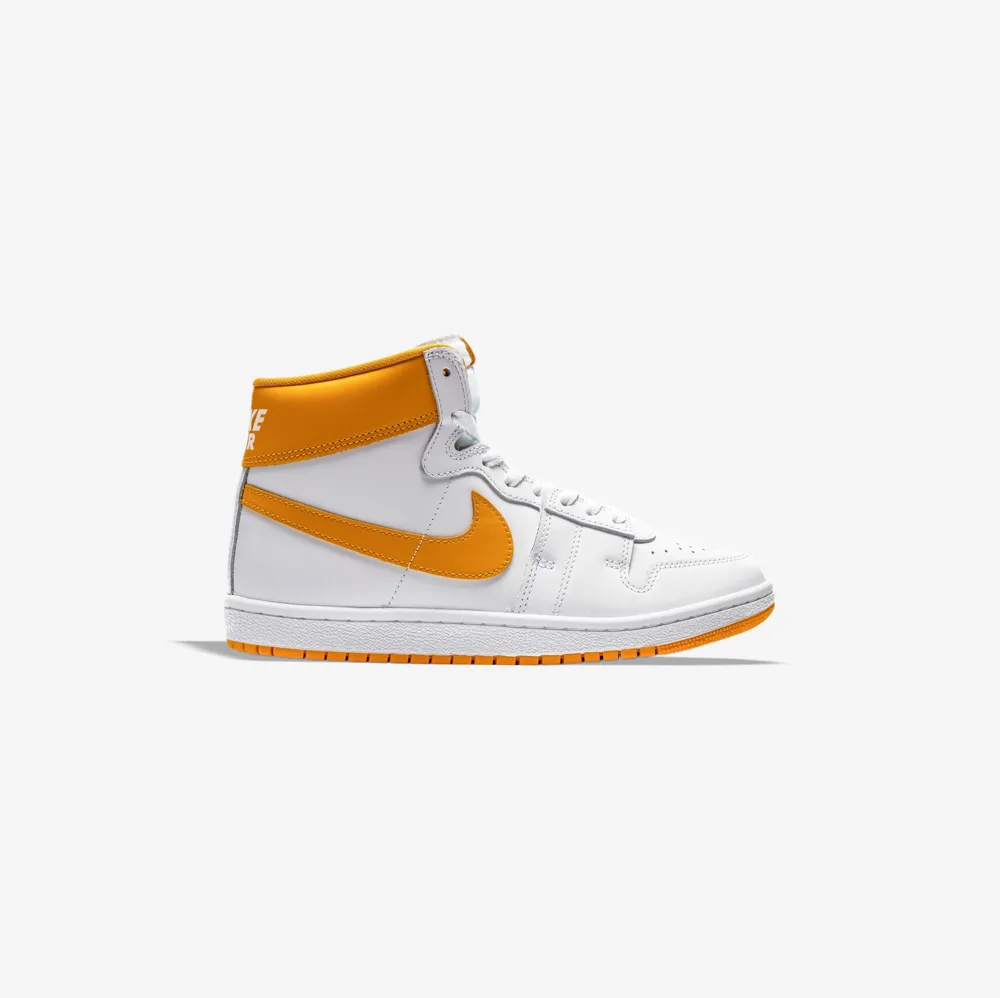 کتونی اورجینال برند Nike مدل Jordan Air Ship رنگ سفید و نارنجی از نمای بغل