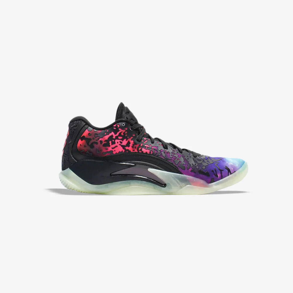 کفش بسکتبال اورجینال برند Nike مدل Jordan Zion 3 رنگ مشکی با جزئیات بفش و قرمز از نمای بغل