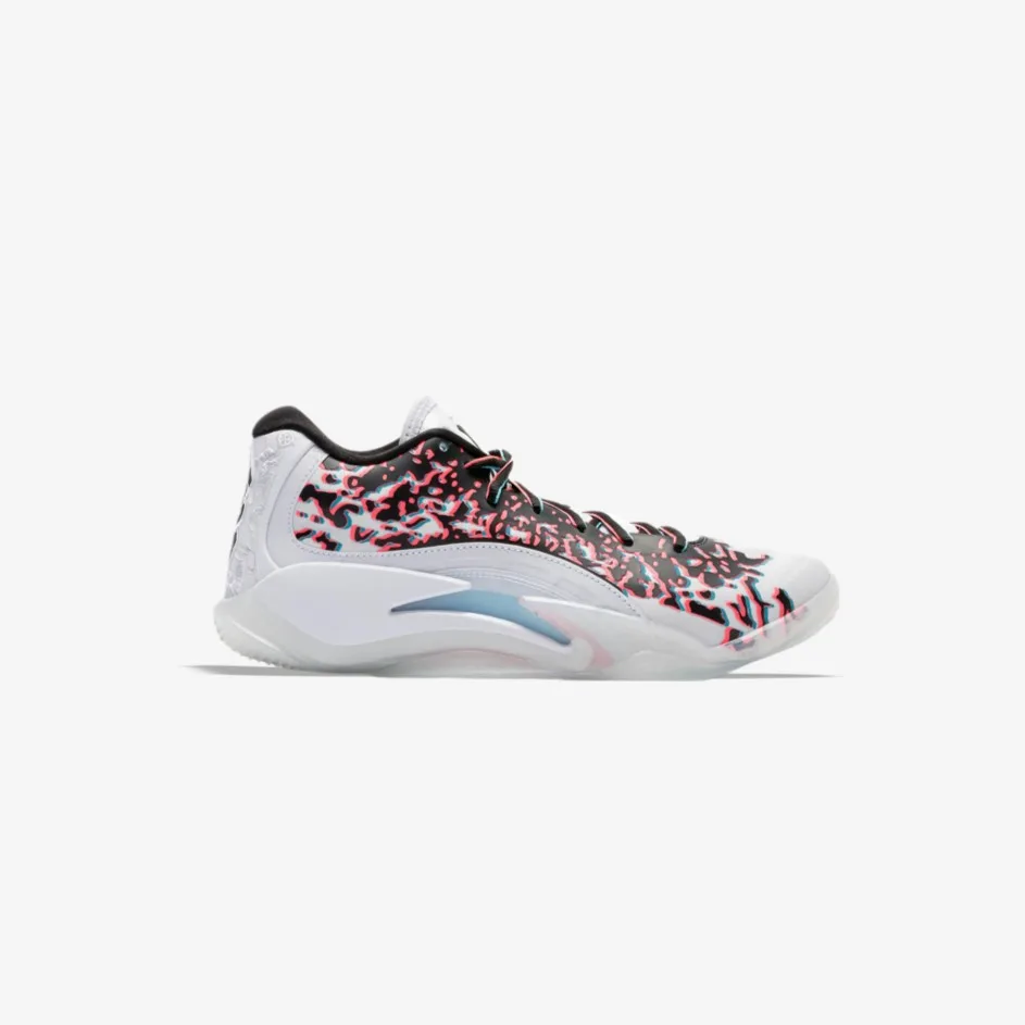 کفش بسکتبال اورجینال برند نایکی Nike مدل Jordan Zion 3 رنگ سفید با جزئیات مشکی و قرمز از نمای بغل