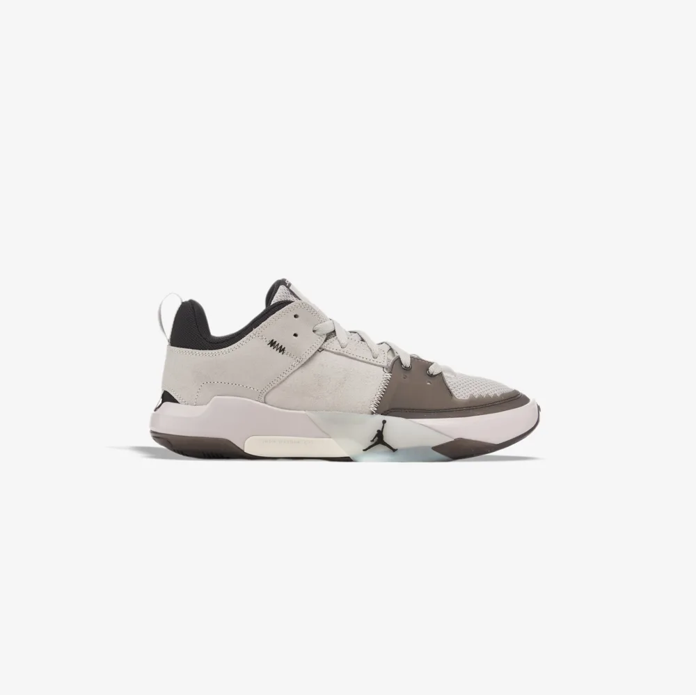 کفش بسکتبال اورجینال برند Nike مدل Jordan Westbrook One Take 5 رنگ طوسی و خاکستری از نمای بغل