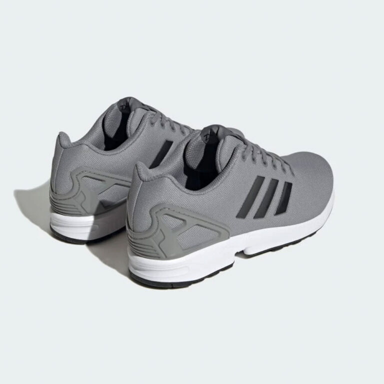 کتونی اورجینال برند Adidas مدل Flux رنگ خاکستری با جزئیات مشکی نمای جهت دا از پشت