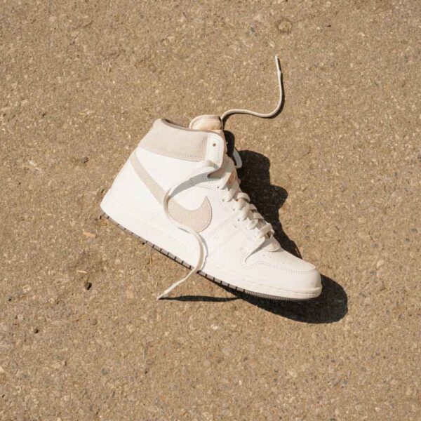 کتونی اورجینال برند Nike مدل Jordan Air Ship SP رنگ سفید و طوسی نمای بغل