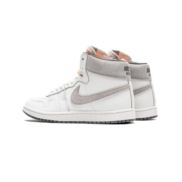کتونی اورجینال برند Nike مدل Jordan Air Ship SP رنگ سفید و طوسی نمای جهت دار پشت