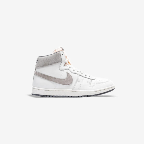 کتونی اورجینال برند Nike مدل Jordan Air Ship SP رنگ سفید و طوسی نمای بغل