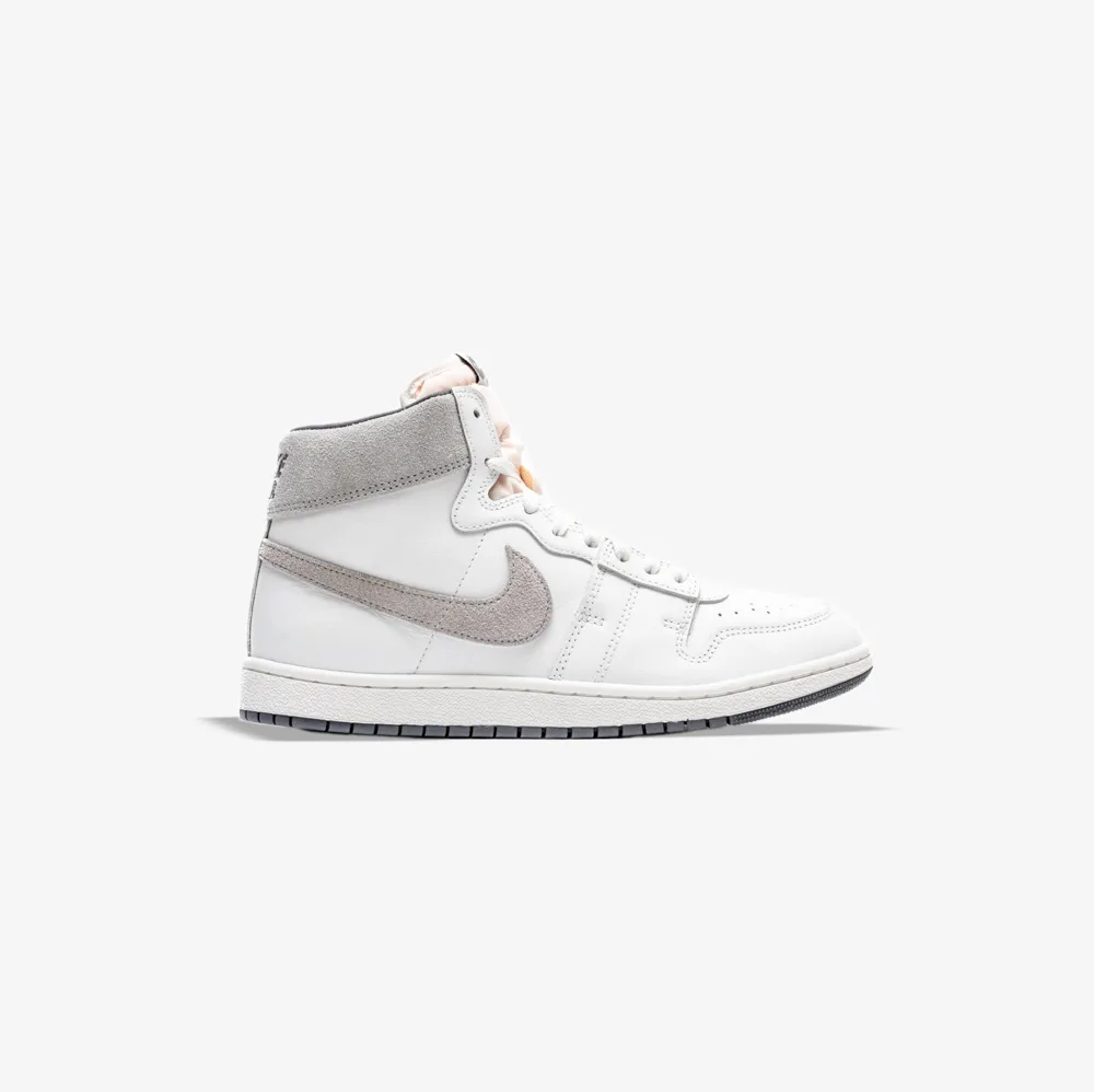کتونی اورجینال برند Nike مدل Jordan Air Ship SP رنگ سفید و طوسی نمای بغل