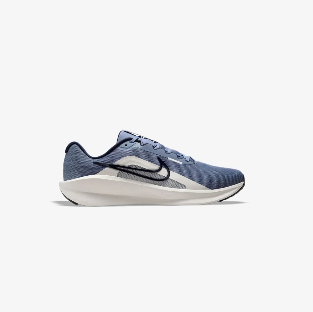 کفش دویدن اورجینال برند Nike مدل Downshifter 13 رنگ آبی و سفید نمای بغل