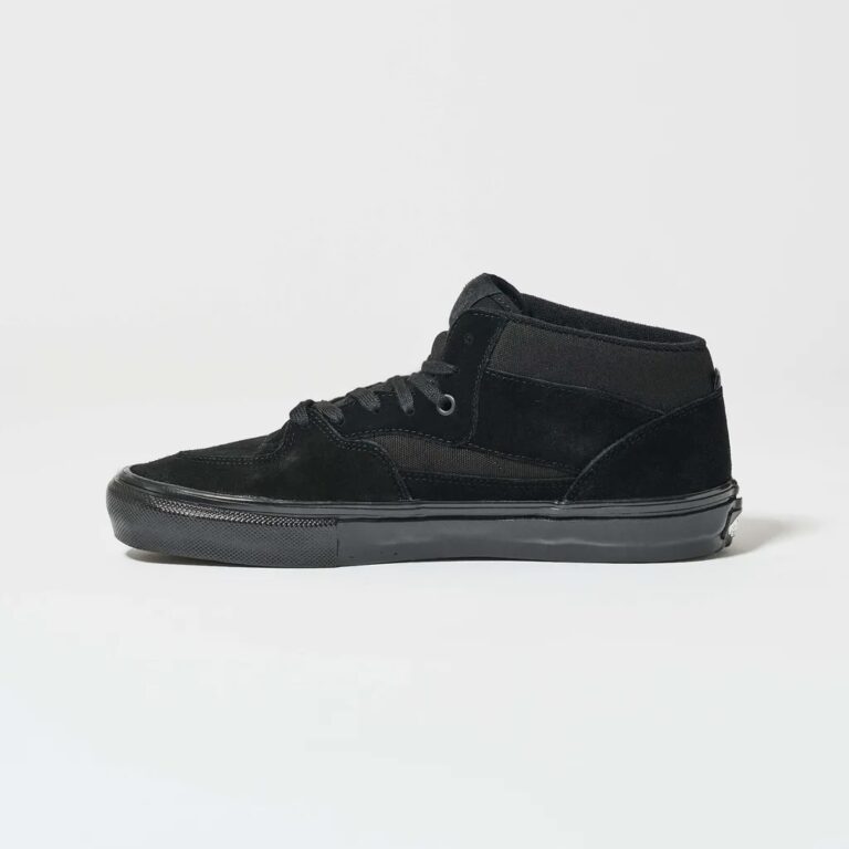 کتونی اورجینال برند Vans مدل Half Cab Skate رنگ مشکی از نمای داخلی بغل