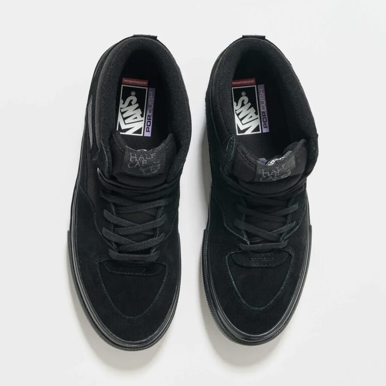 کتونی اورجینال برند Vans مدل Half Cab Skate رنگ مشکی از نمای تمام قد
