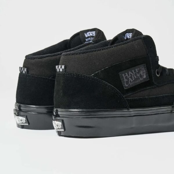 کتونی اورجینال برند Vans مدل Half Cab Skate رنگ مشکی از نمای پشت کفش