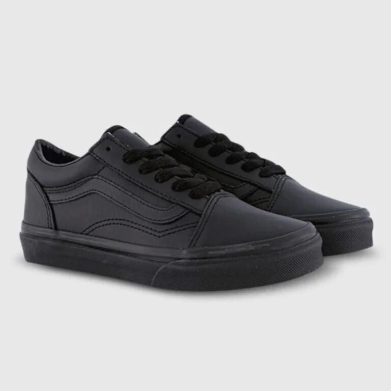 کتونی اورجینال برند Vans مدل Old Skool رنگ مشکی از نمای جهت دار بغل