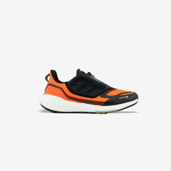 کفش دویدن طبیعت اورجینال برند Adidas مدل Ultraboost 22 Gore-Tex رنگ مشی و نارنجی نمای بغل