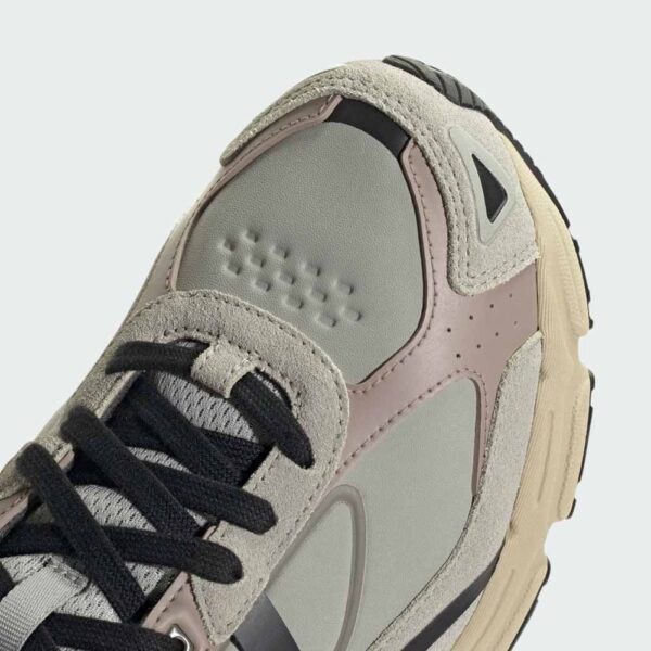 کتونی اورجینال برند Adidas مدل Response CL رنگ خاکی زیتونی و قهوه ای نمای جلو زبانه