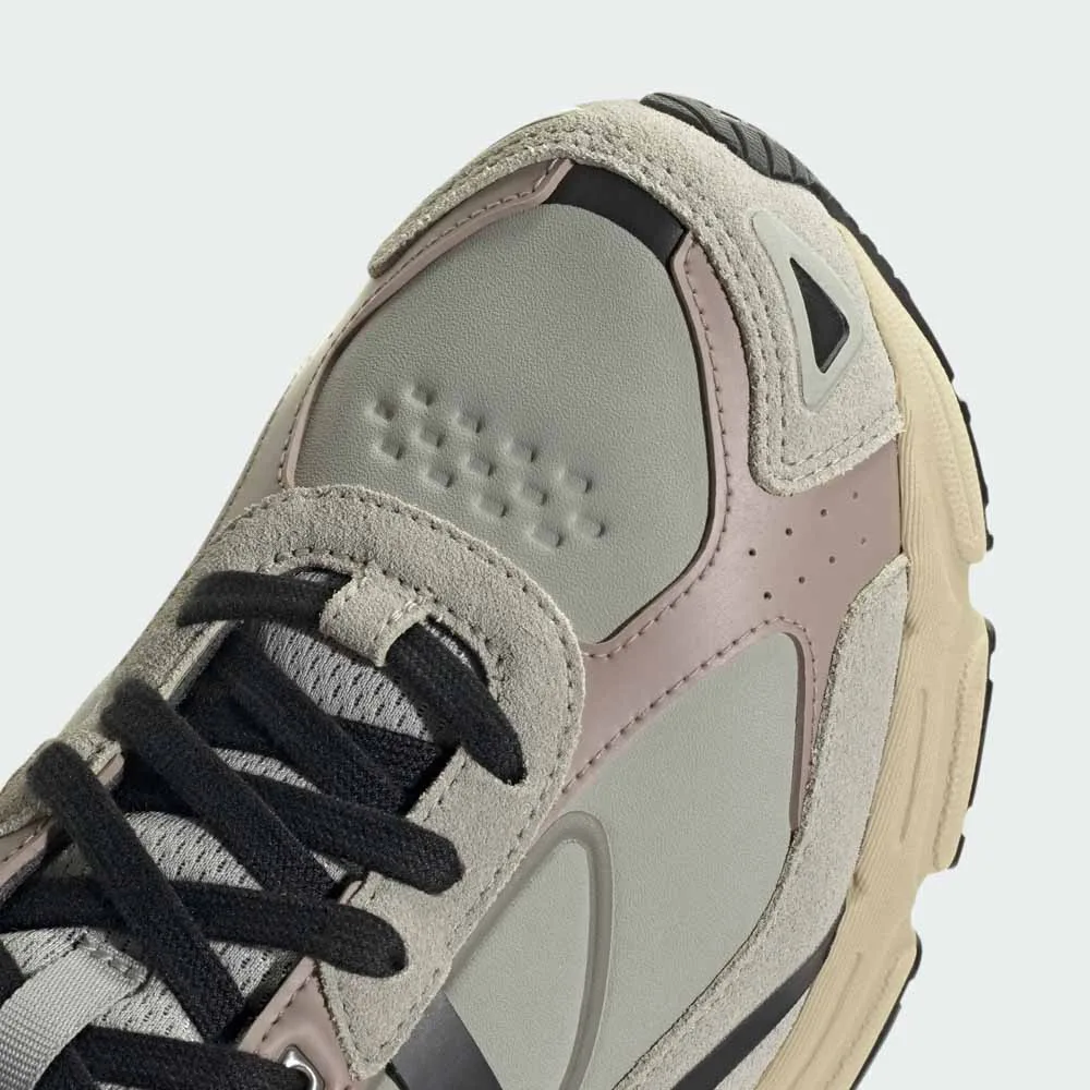 کتونی اورجینال برند Adidas مدل Response CL رنگ خاکی زیتونی و قهوه ای نمای جلو زبانه
