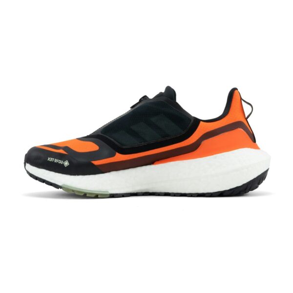 کفش دویدن طبیعت اورجینال برند Adidas مدل Ultraboost 22 Gore-Tex رنگ مشکی و نارنجی نمای داخل بغل