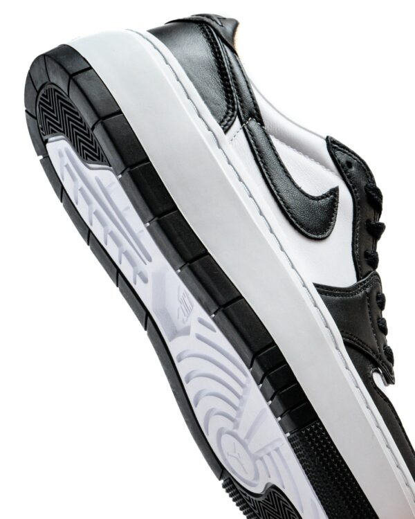 کتونی اورجینال برند Nike مدل Air Jordan 1 Low Elevate رنگ مشکی و سفید نمای جهت دار از زیره و بغل
