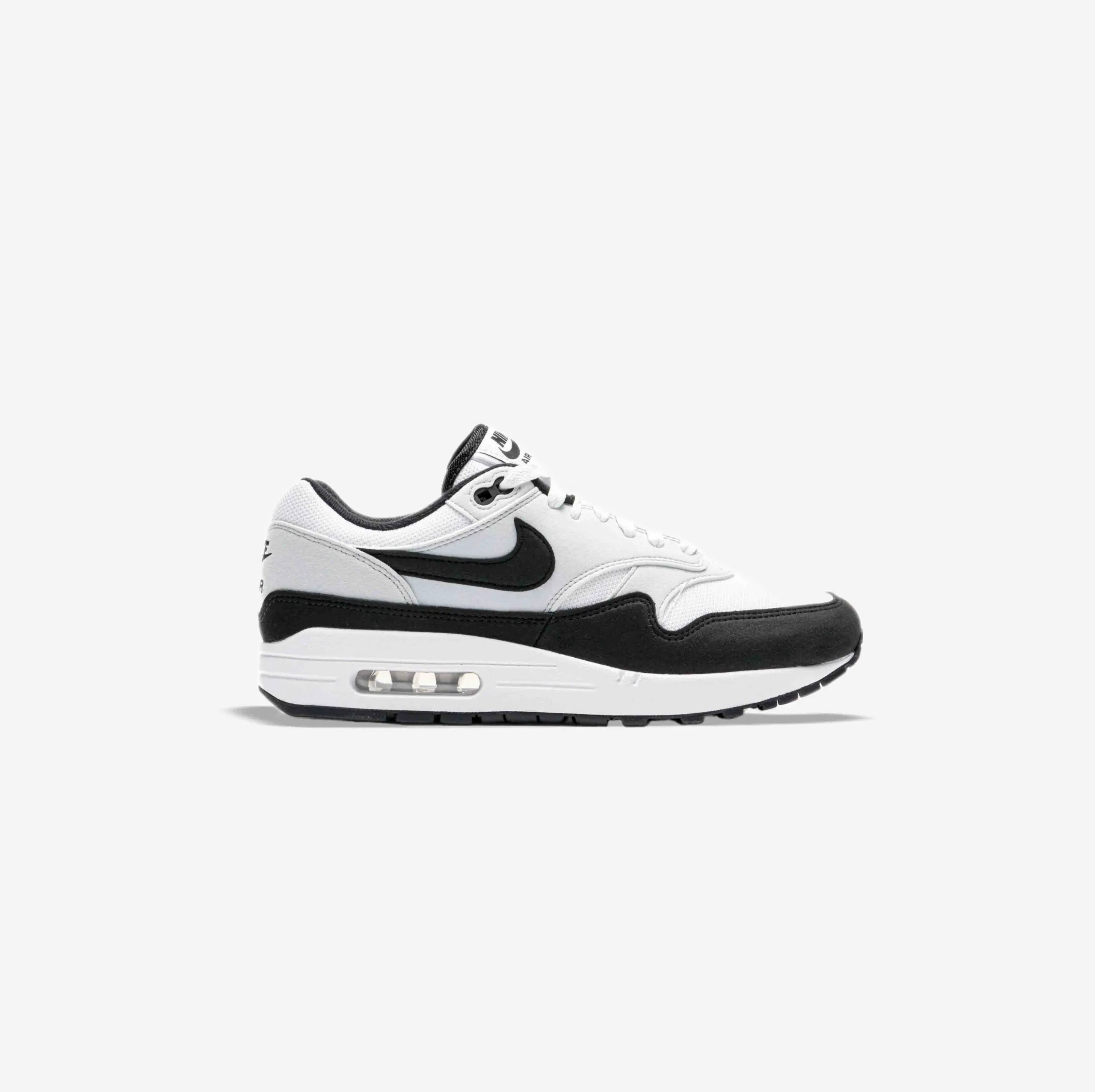کتونی اورجینال برند Nike مدل Air Max 1 رنگ مشکی و سفید از نمای بغل