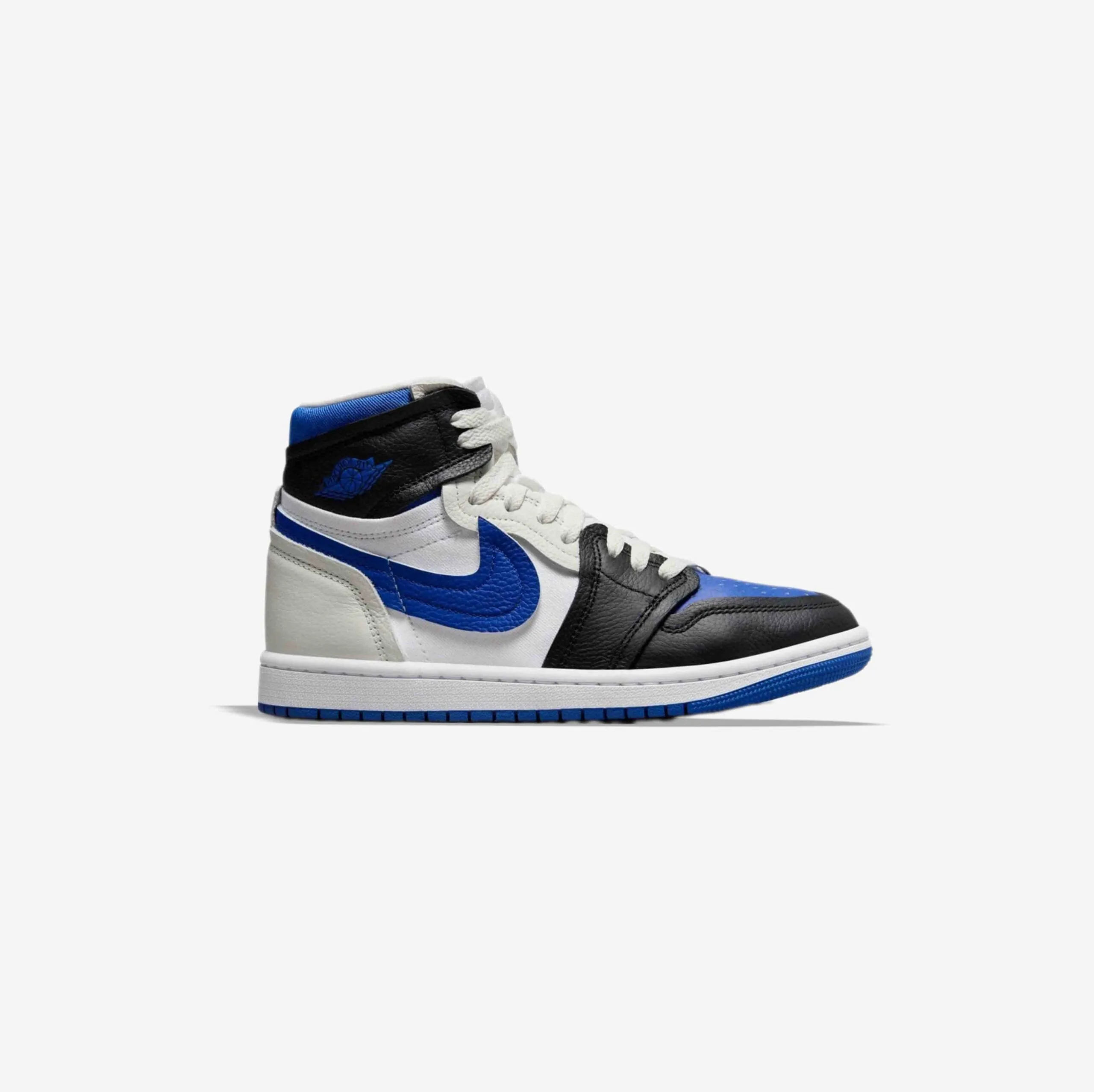 کتونی اورجینال برند Nike مدل Jordan 1 MM High رنگ آبی و مشکی و سفیذ از نمای بغل
