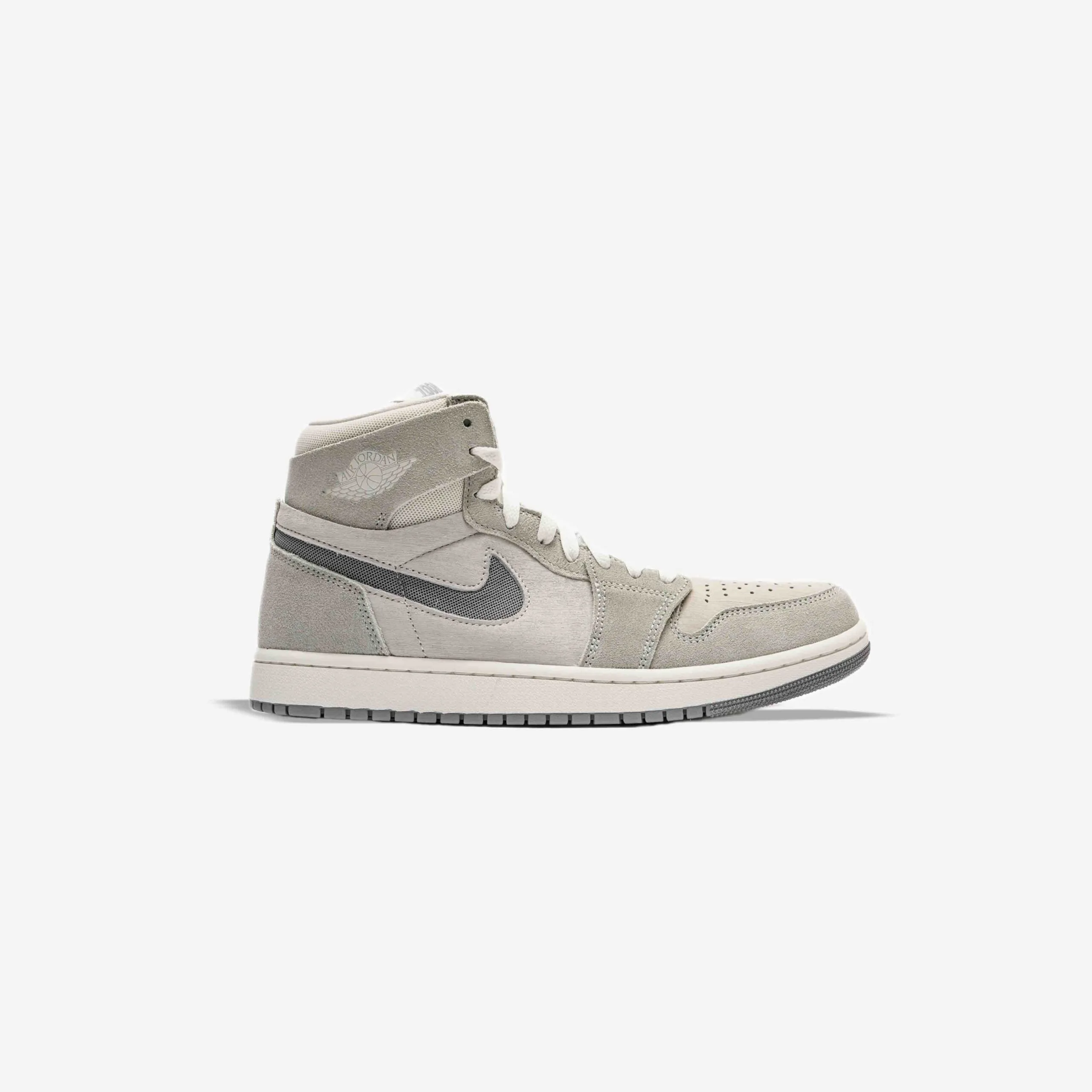 کتونی اورجینال برند Nike مدل Jordan 1 Zoom CMFT 2 رنگ خاکستری از نمای بغل