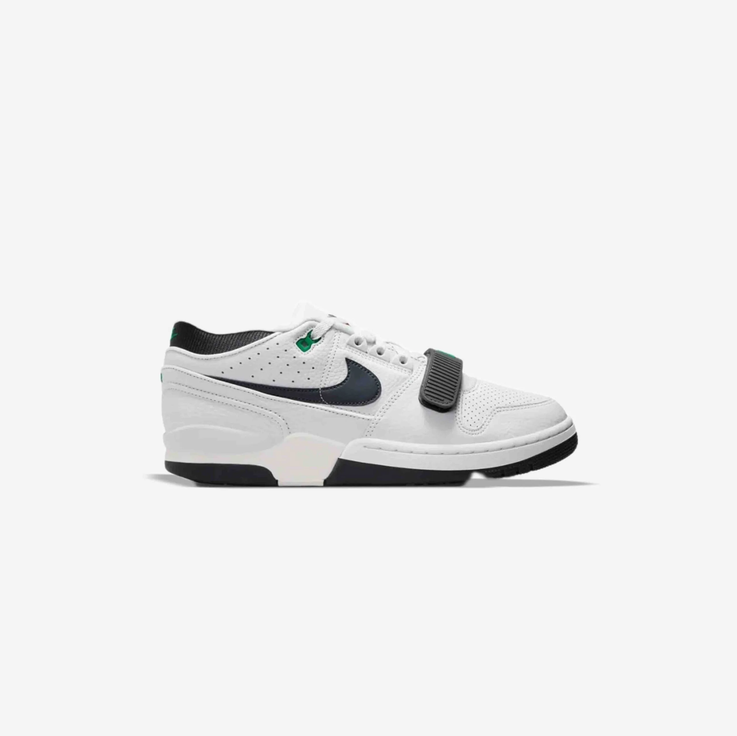 کتونی اورجینال برند Nike مدل Air Alpha Force رنگ سفید و مشکی از نمای بغل