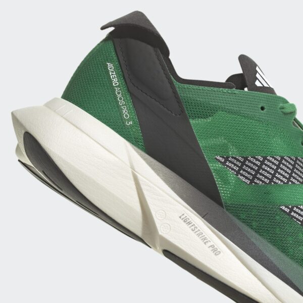 کفش دویدن مسابقه ای برند Adidas مدل Adizero Adios Pro 3 با رنگ سبز از نمای نزدیک و قسمت پشتی