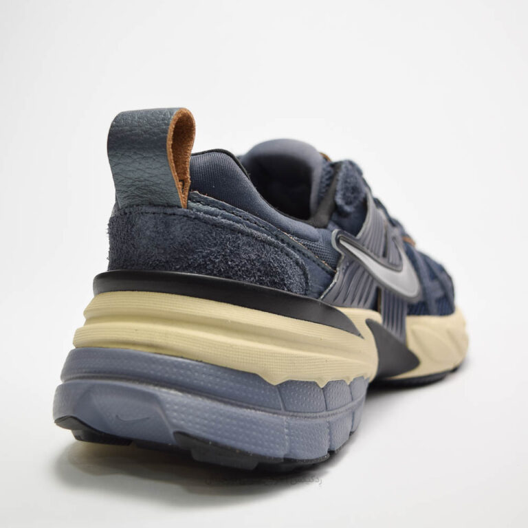 Nike V2K run FN6703-400 (5 of 10)