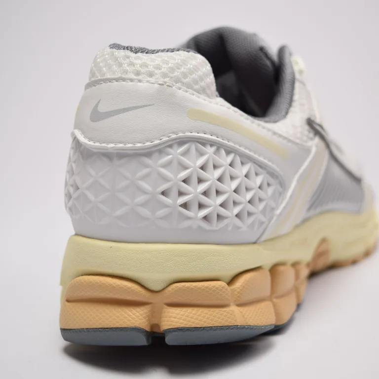 Vomero 5 FJ2028-101 (5 of 10)