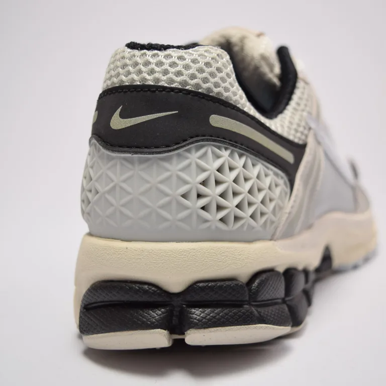 Vomero 5 FN7649-110 (5 of 10)