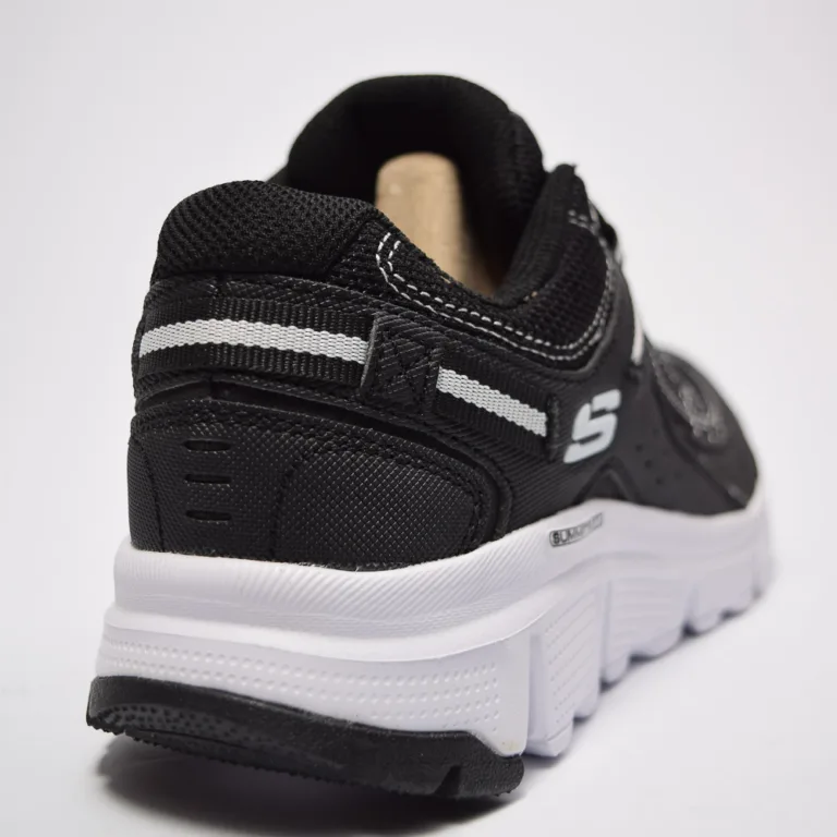 Skechers summit at 180145 (5 of 10)